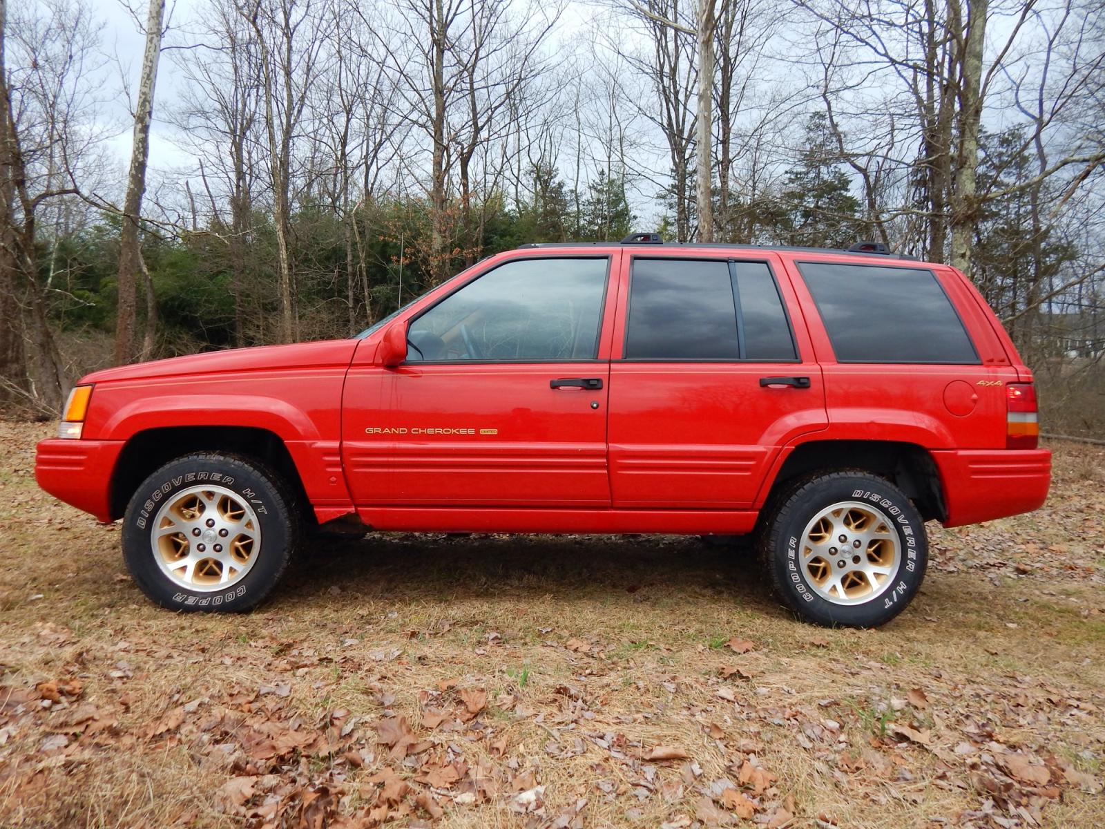 1996 RED /Tan Leather Jeep Grand Cherokee Limited 4WD (1J4GZ78Y6TC) with an 5.2L V8 OHV 16V engine, 4-Speed Automatic Overdrive transmission, located at 6528 Lower York Road, New Hope, PA, 18938, (215) 862-9555, 40.358707, -74.977882 - Here we have a 1996 Jeep Grand Cherokee with a 5.2L V8 putting power to a 4x4 automatic transmission. Options include: tan leather with wood trim, heat/AC, AM/FM/CD/TAPE radio, tilt steering wheel, cruise control, heated front seat, moon roof, power windows/locks/mirrors, roof rack, fog lights, tow - Photo #1